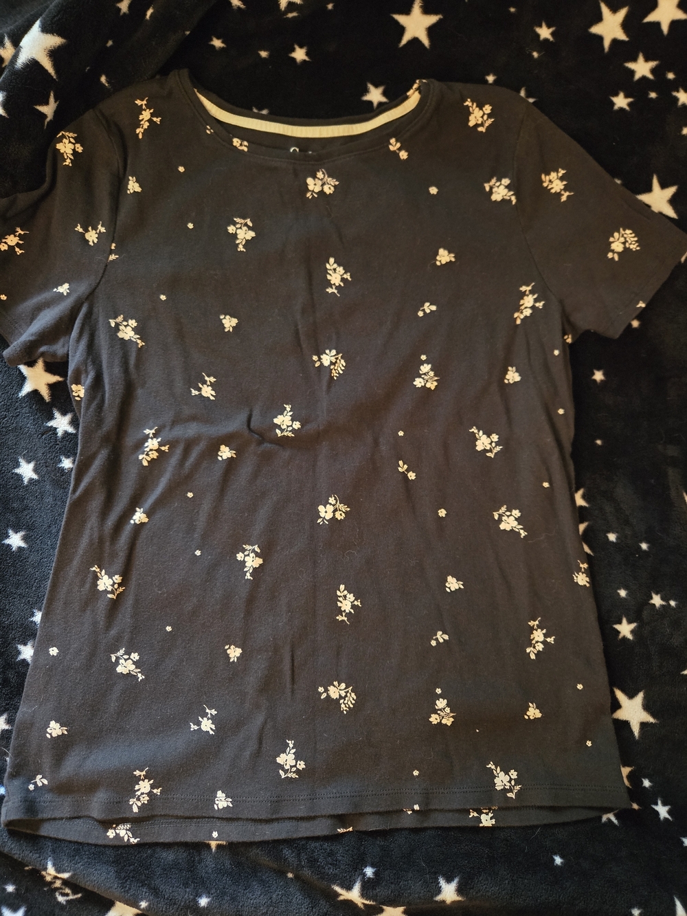 croft & barrow Black Short Sleeve Tee with Cream Floral Print